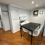 Lovely Flat In Early 20Th Century Building