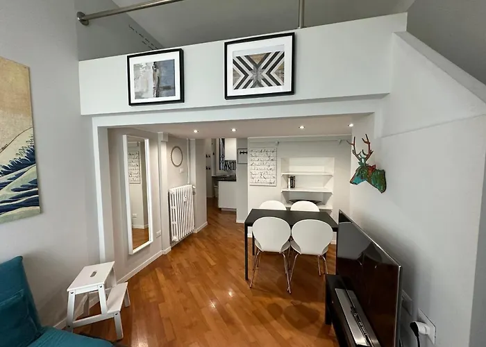 Lovely Flat In Early 20Th Century Building