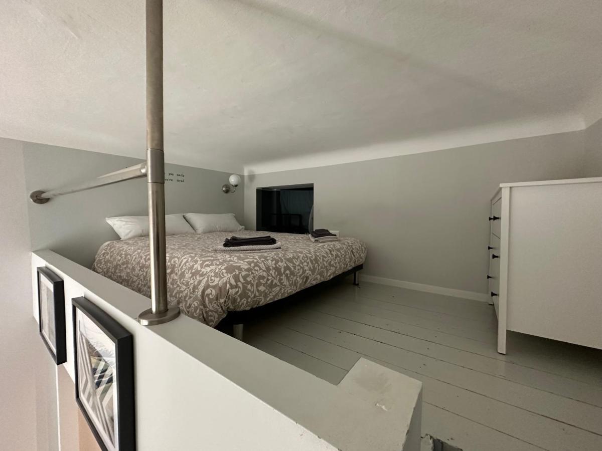 Lovely Flat In Early 20th Century Building *