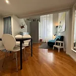 Lovely Flat In Early 20Th Century Building